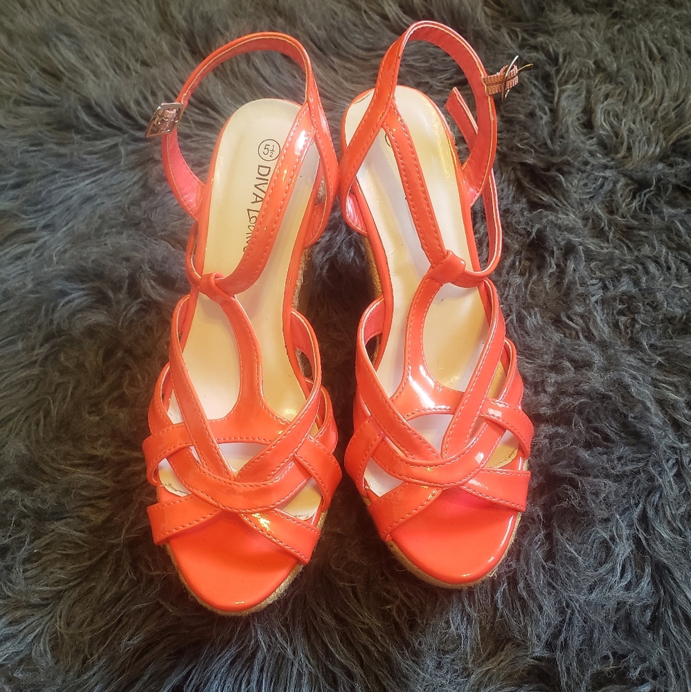 Hot pink/coral wedges